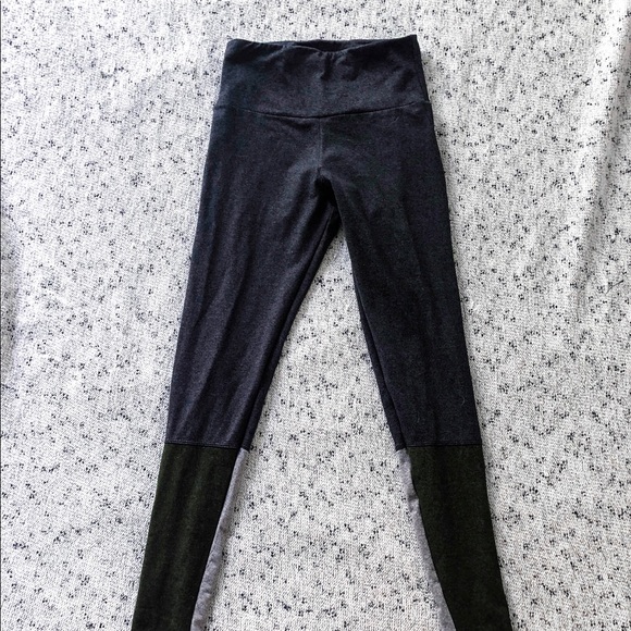 Onzie dark gray dipped leggings size small EUC - Picture 6 of 8